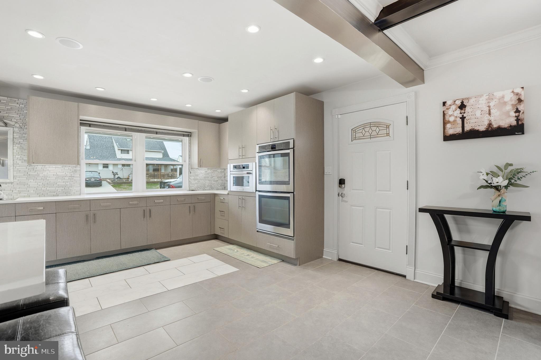 INDIAN CREEK - Residential