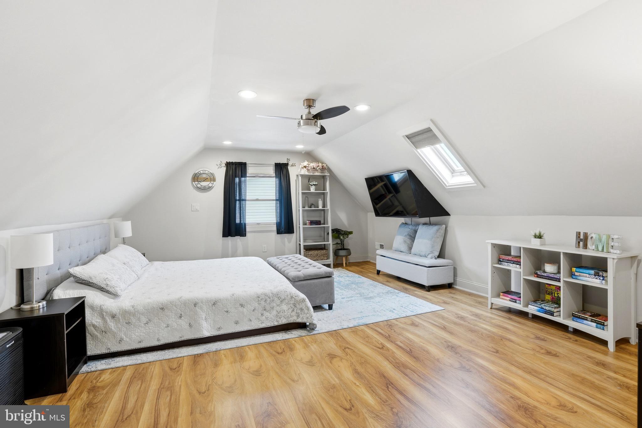 INDIAN CREEK - Residential