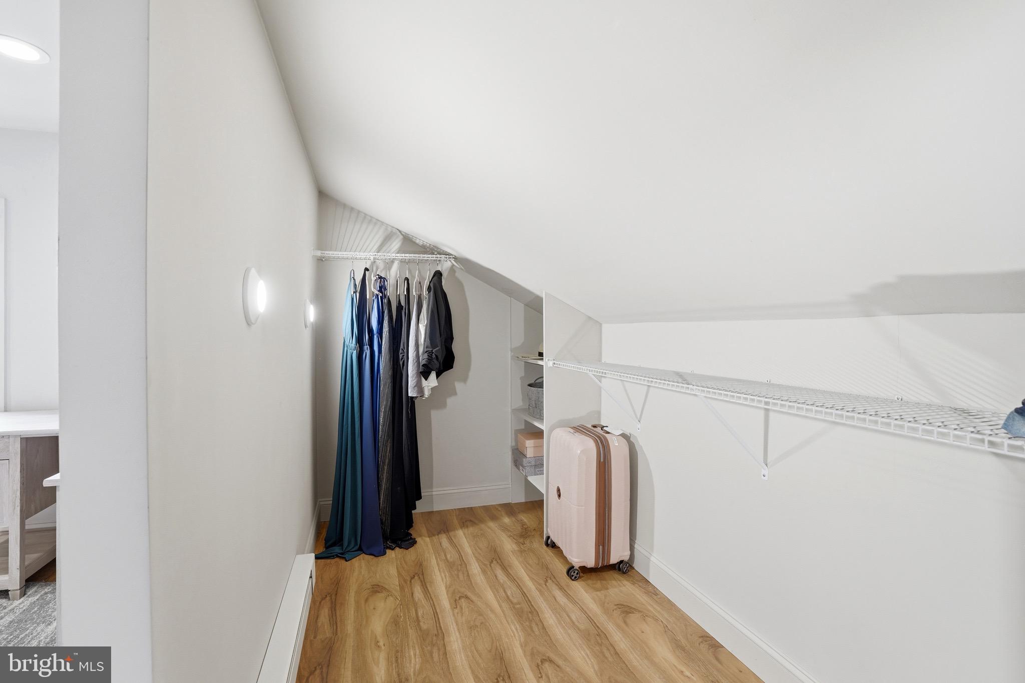 INDIAN CREEK - Residential