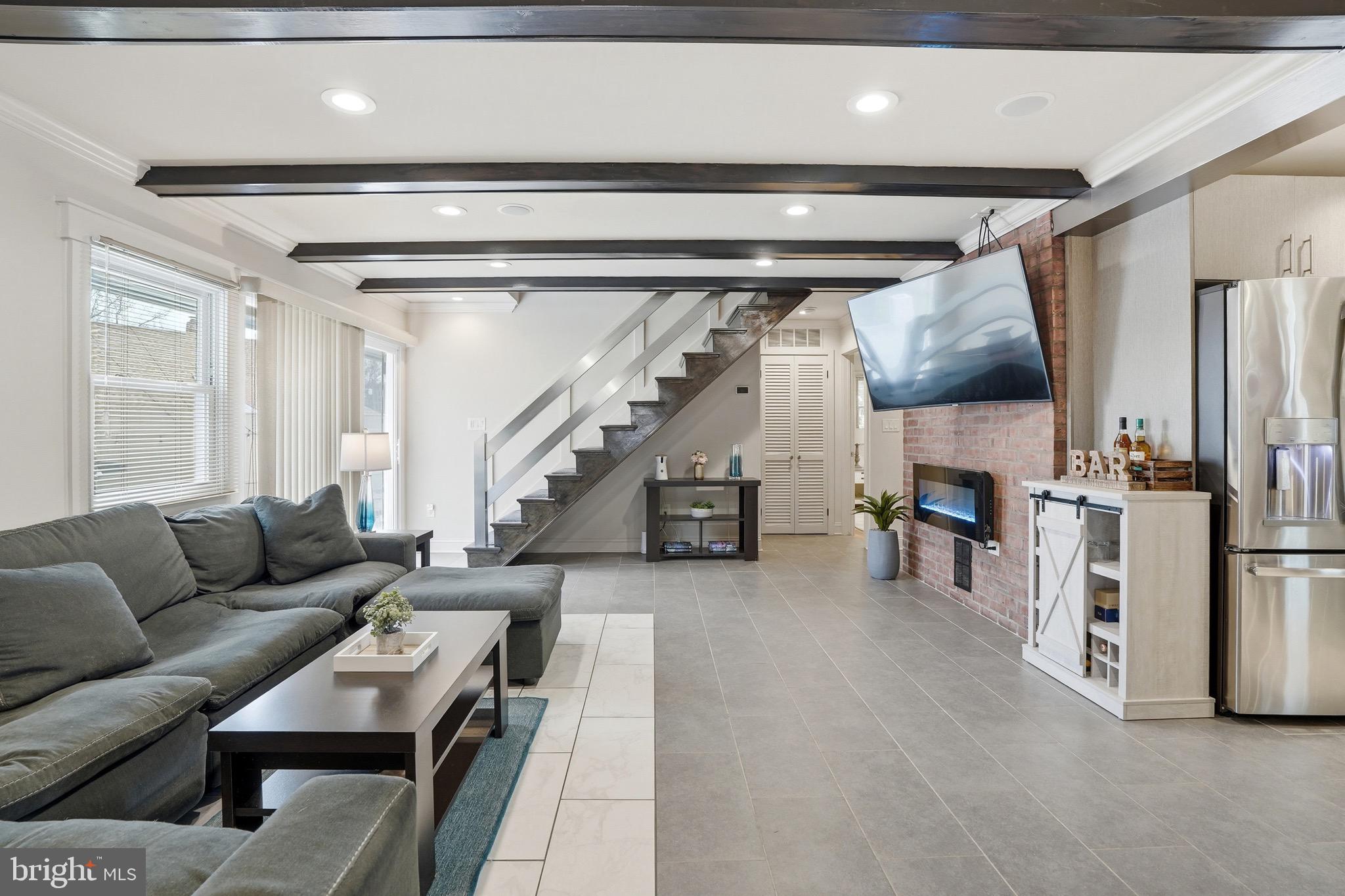 INDIAN CREEK - Residential