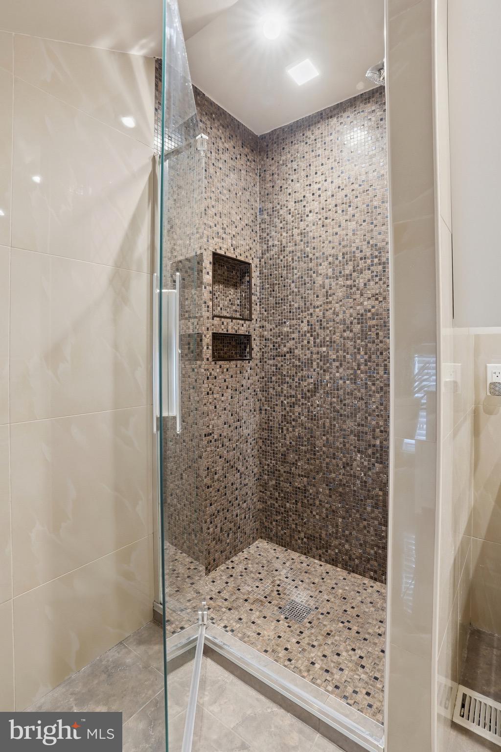 INDIAN CREEK - Residential