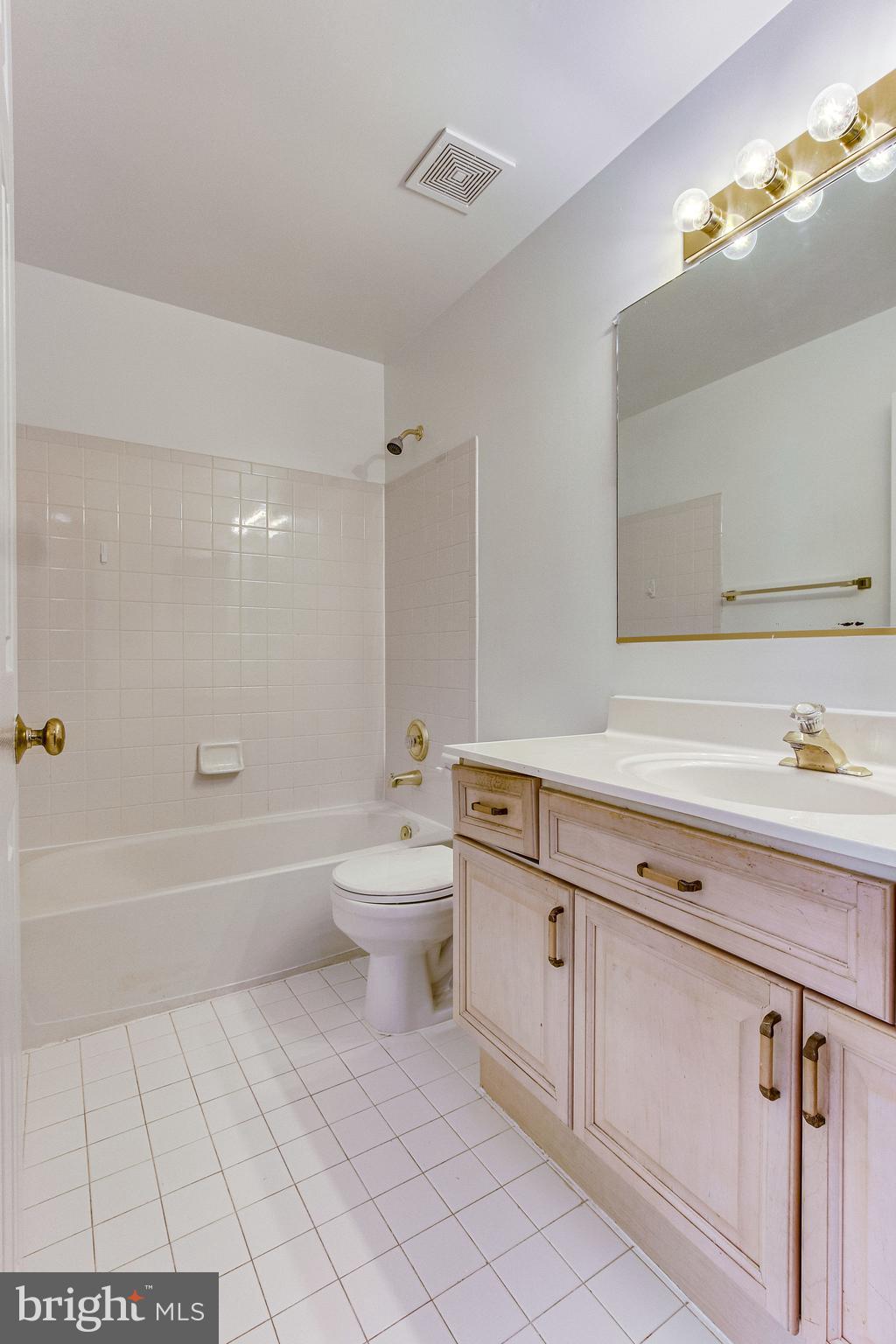 KINGSTOWNE - Residential Lease