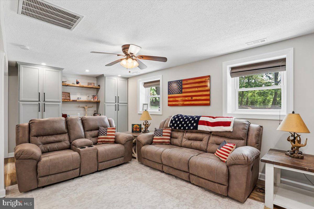 ROSE HILL FARMS - Residential