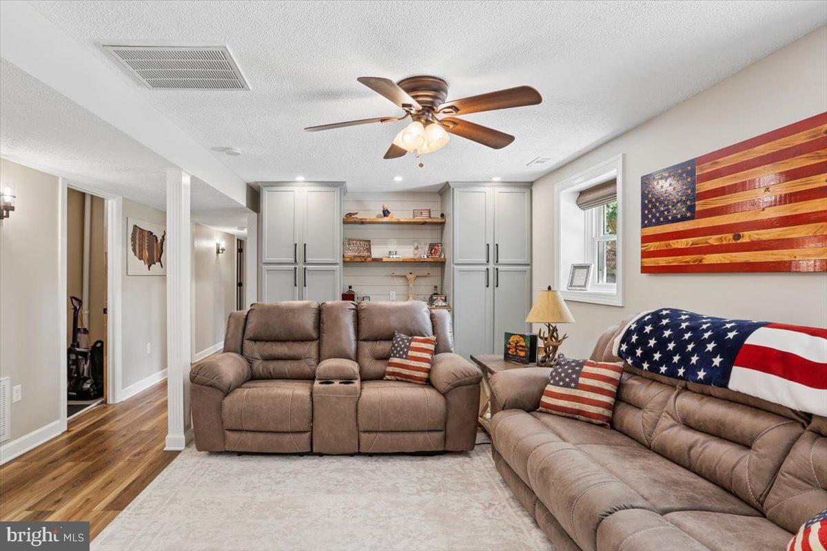 ROSE HILL FARMS - Residential