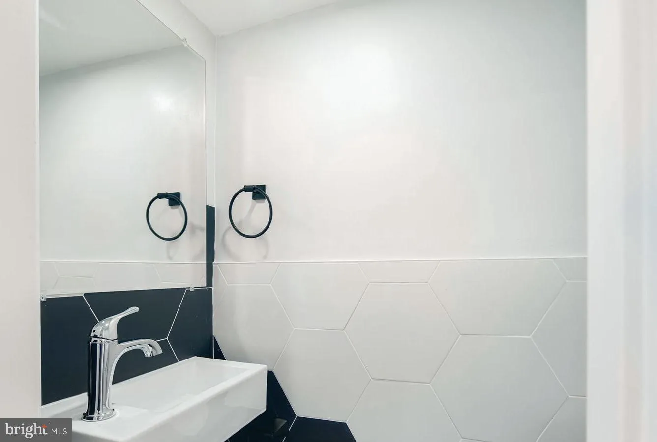 Philadelphia, Pennsylvania 19142, United States, 3 Bedrooms Bedrooms, ,2 BathroomsBathrooms,Residential,Contingent,18557