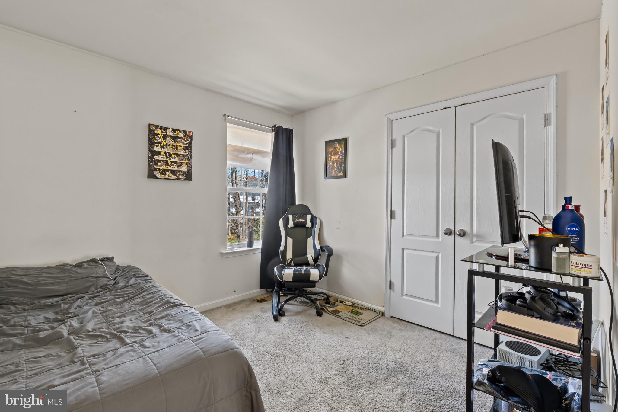 WINDSOR MANOR - Residential