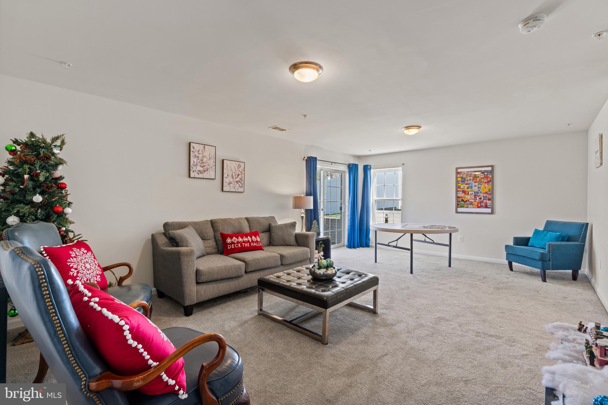 WINDSOR MANOR - Residential