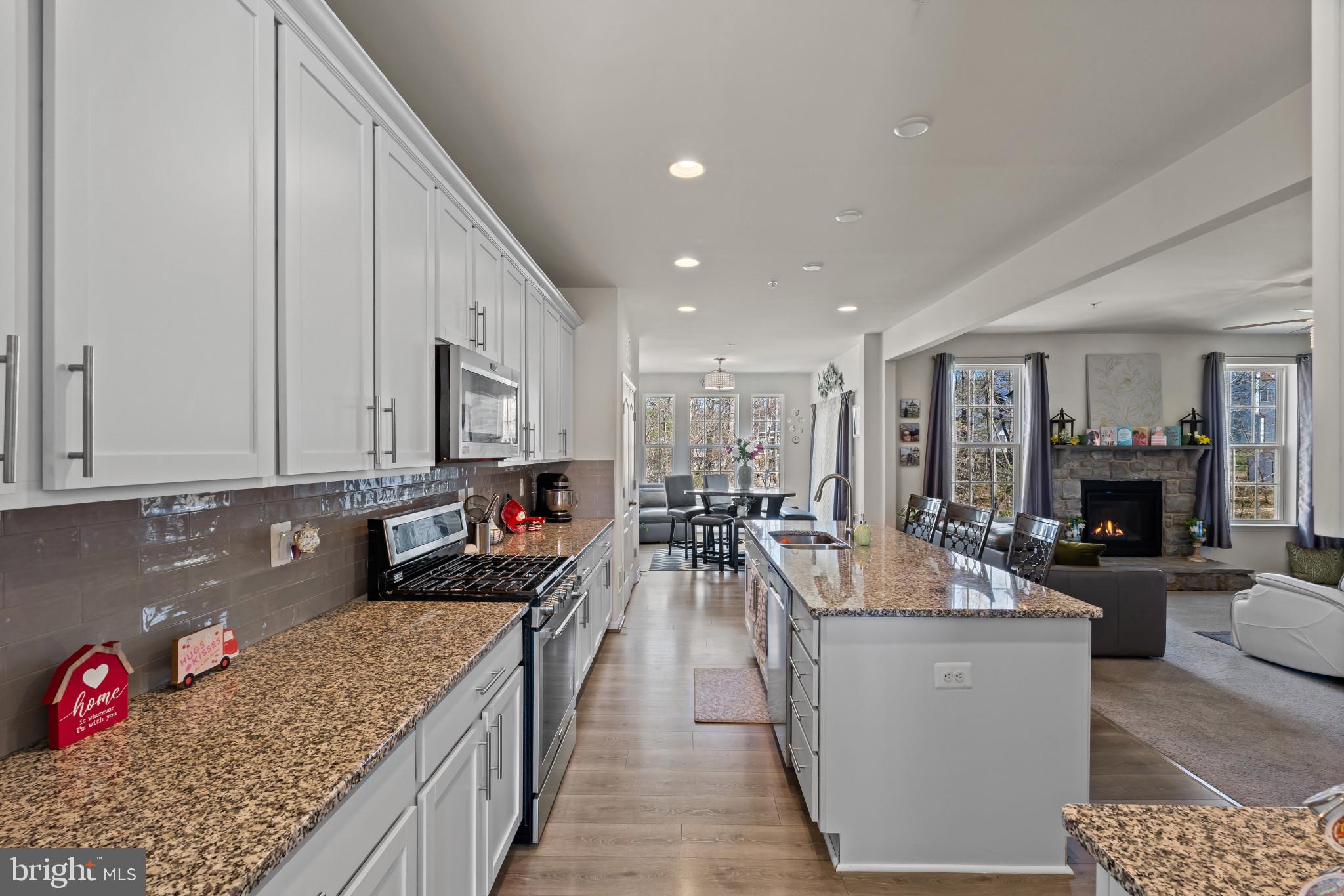 WINDSOR MANOR - Residential