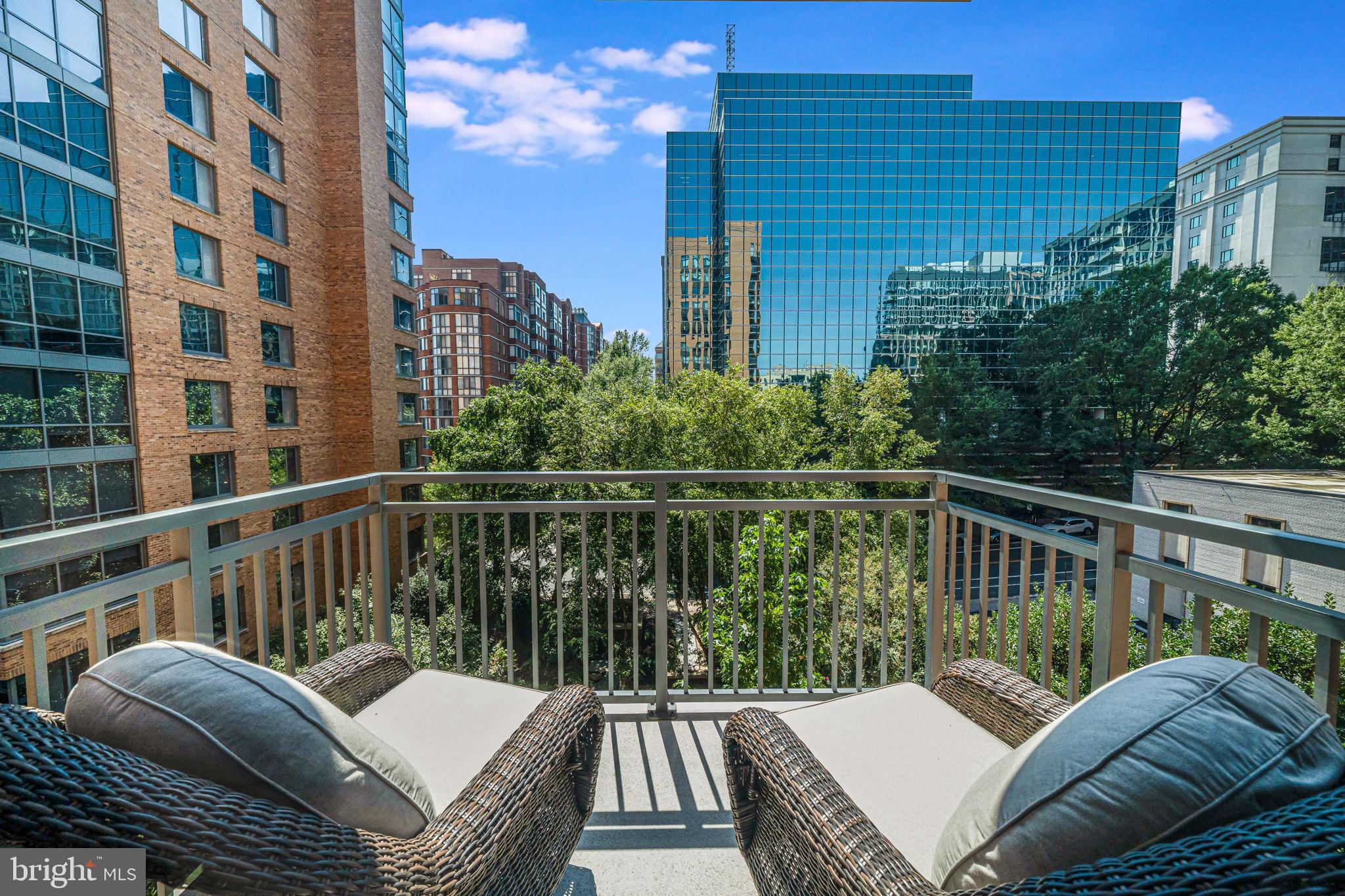 2000 CLARENDON BOULEVARD 307