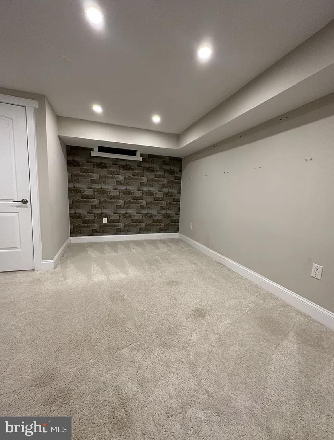 BUCKNELL MANOR - Residential Lease