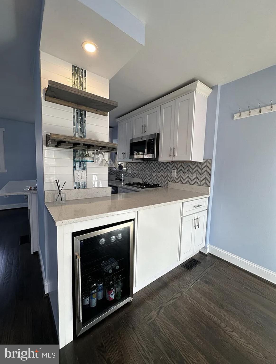 BUCKNELL MANOR - Residential Lease