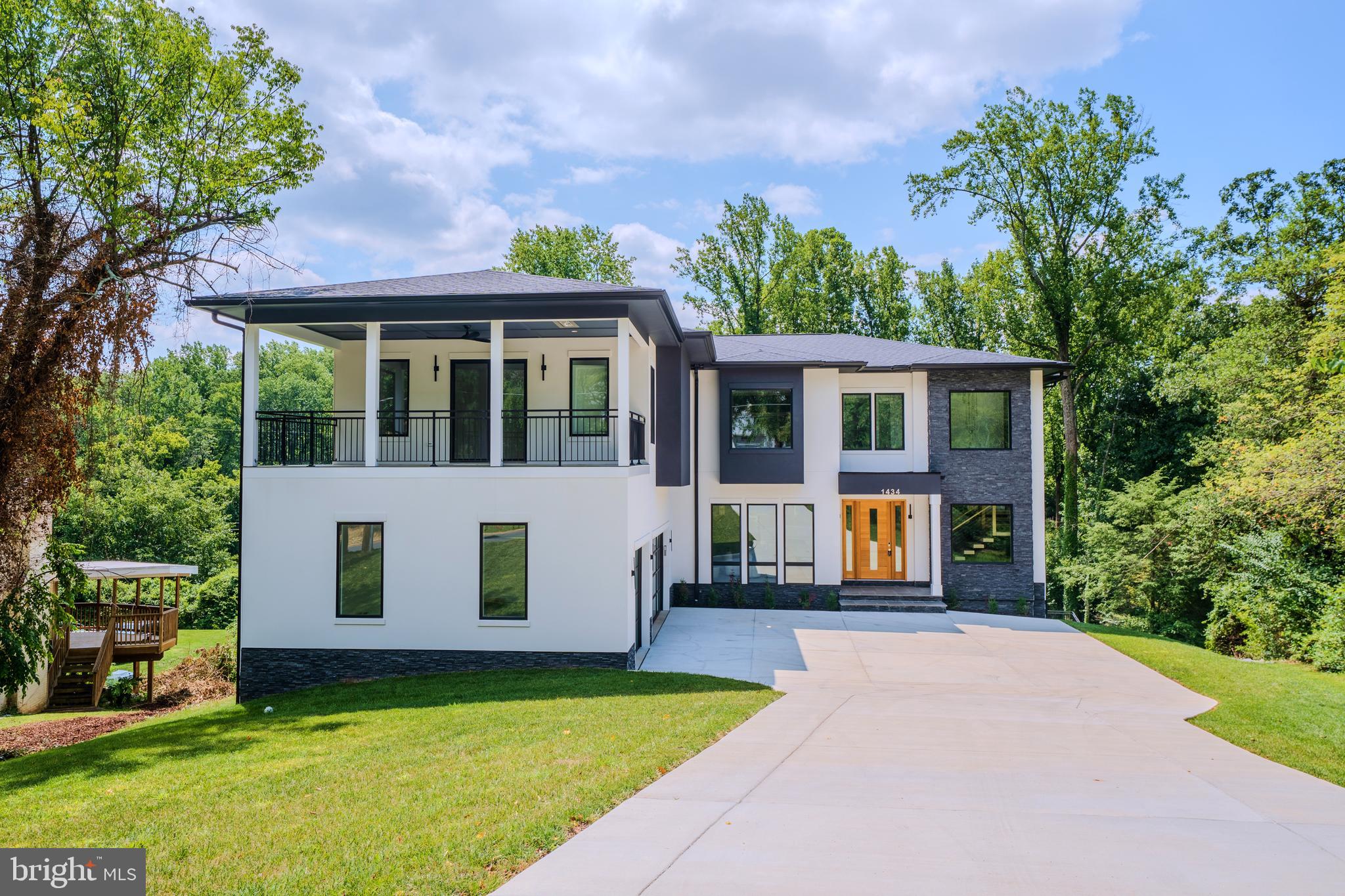 1434 WAGGAMAN CIRCLE