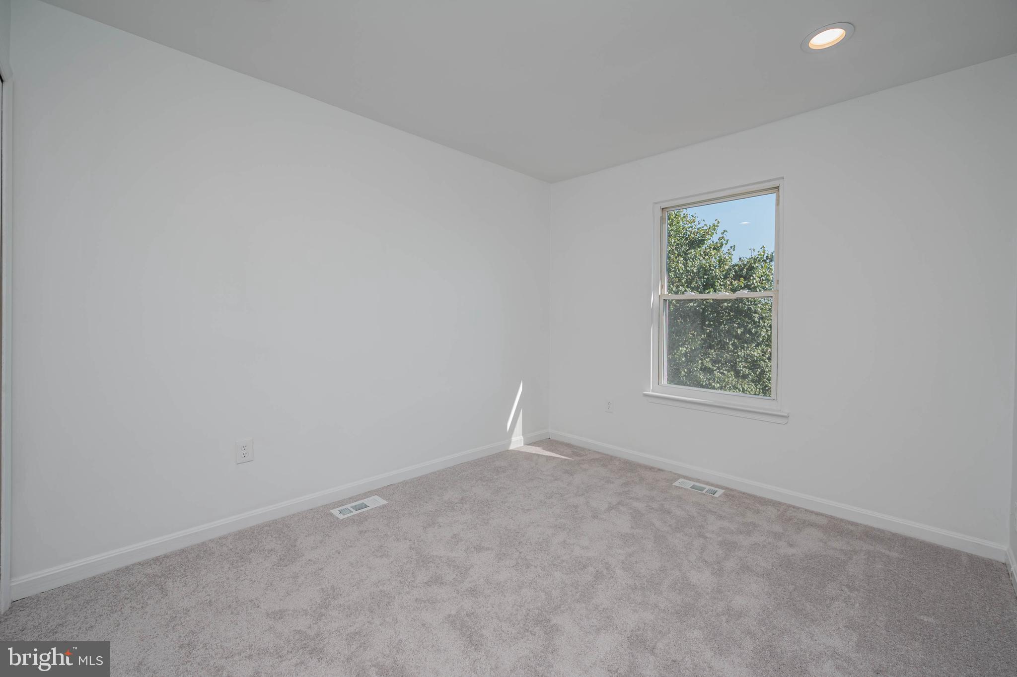 RIVER MILLS - Residential Lease