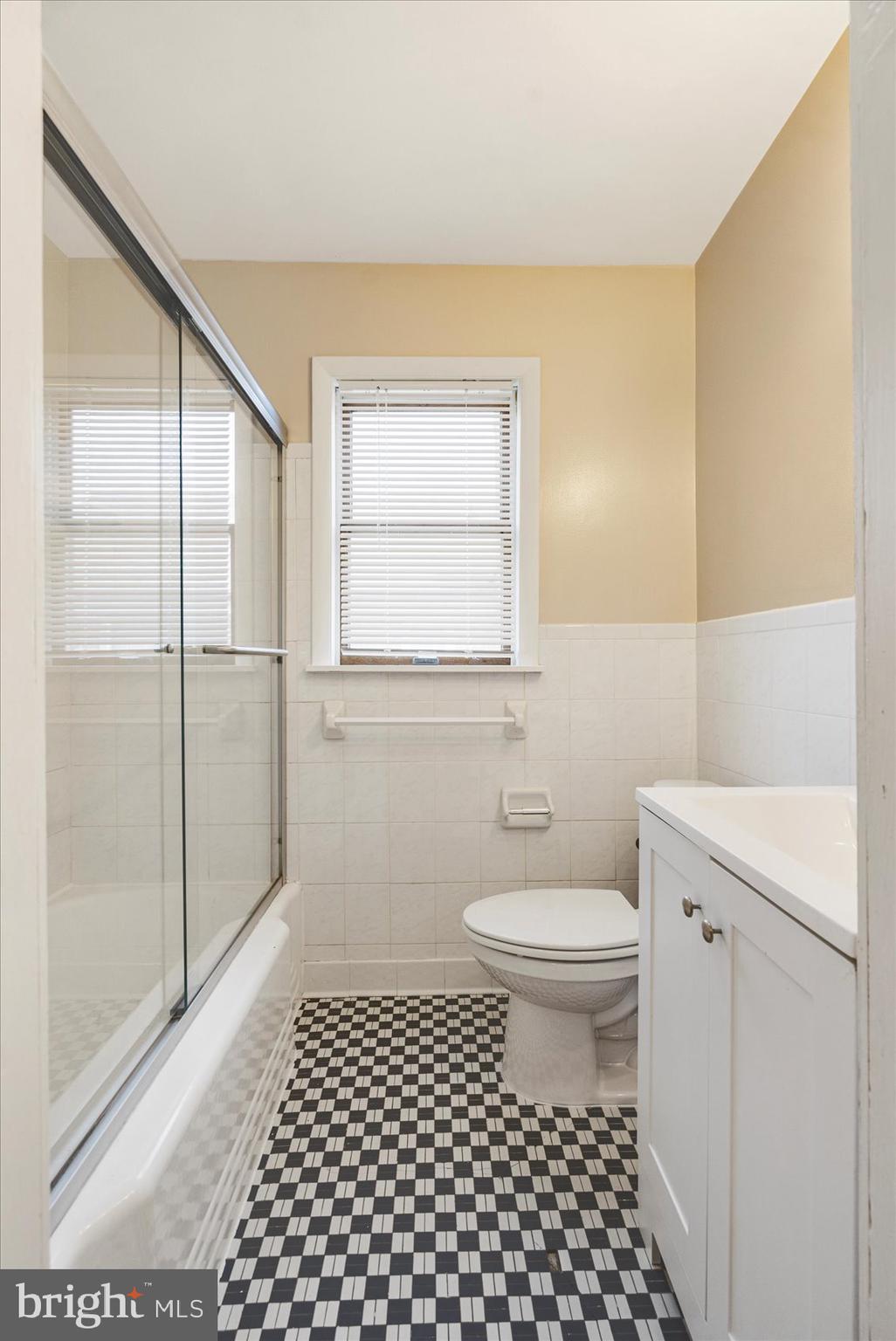 BEVERLY HILLS - Residential Lease