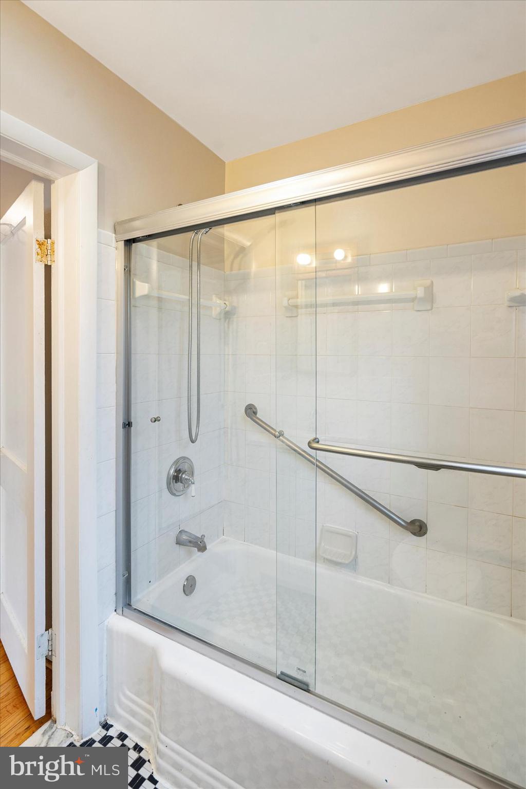 BEVERLY HILLS - Residential Lease