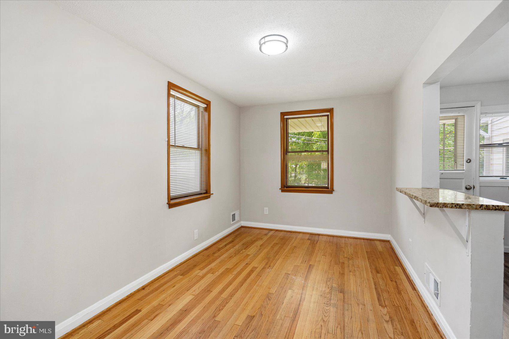 BEVERLY HILLS - Residential Lease