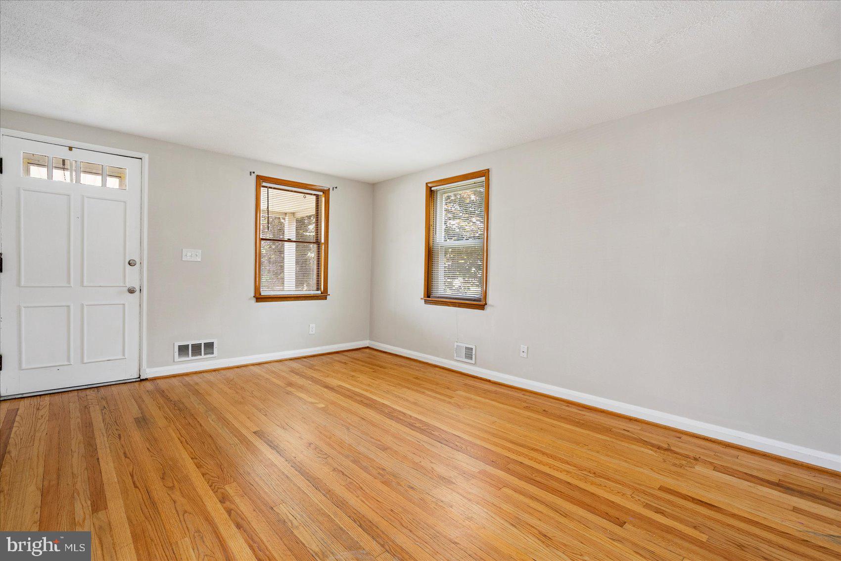 BEVERLY HILLS - Residential Lease