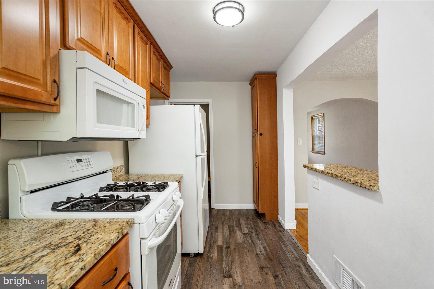 BEVERLY HILLS - Residential Lease