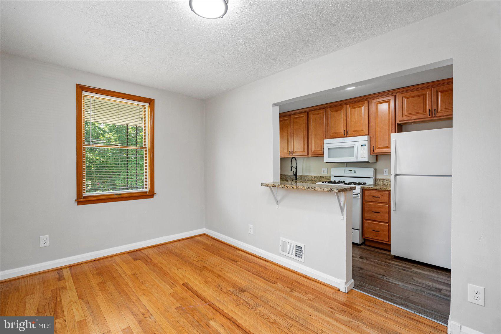 BEVERLY HILLS - Residential Lease