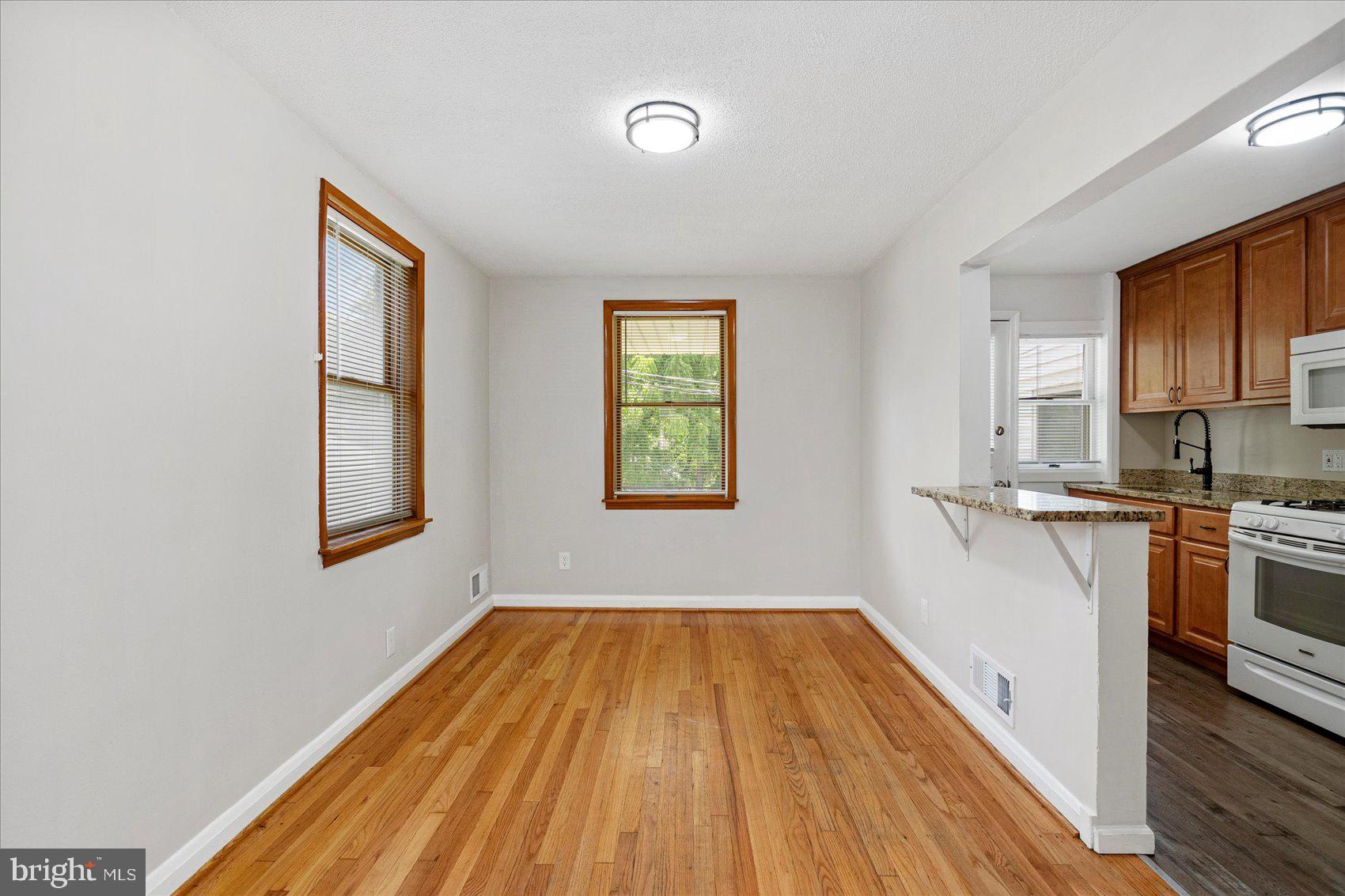 BEVERLY HILLS - Residential Lease