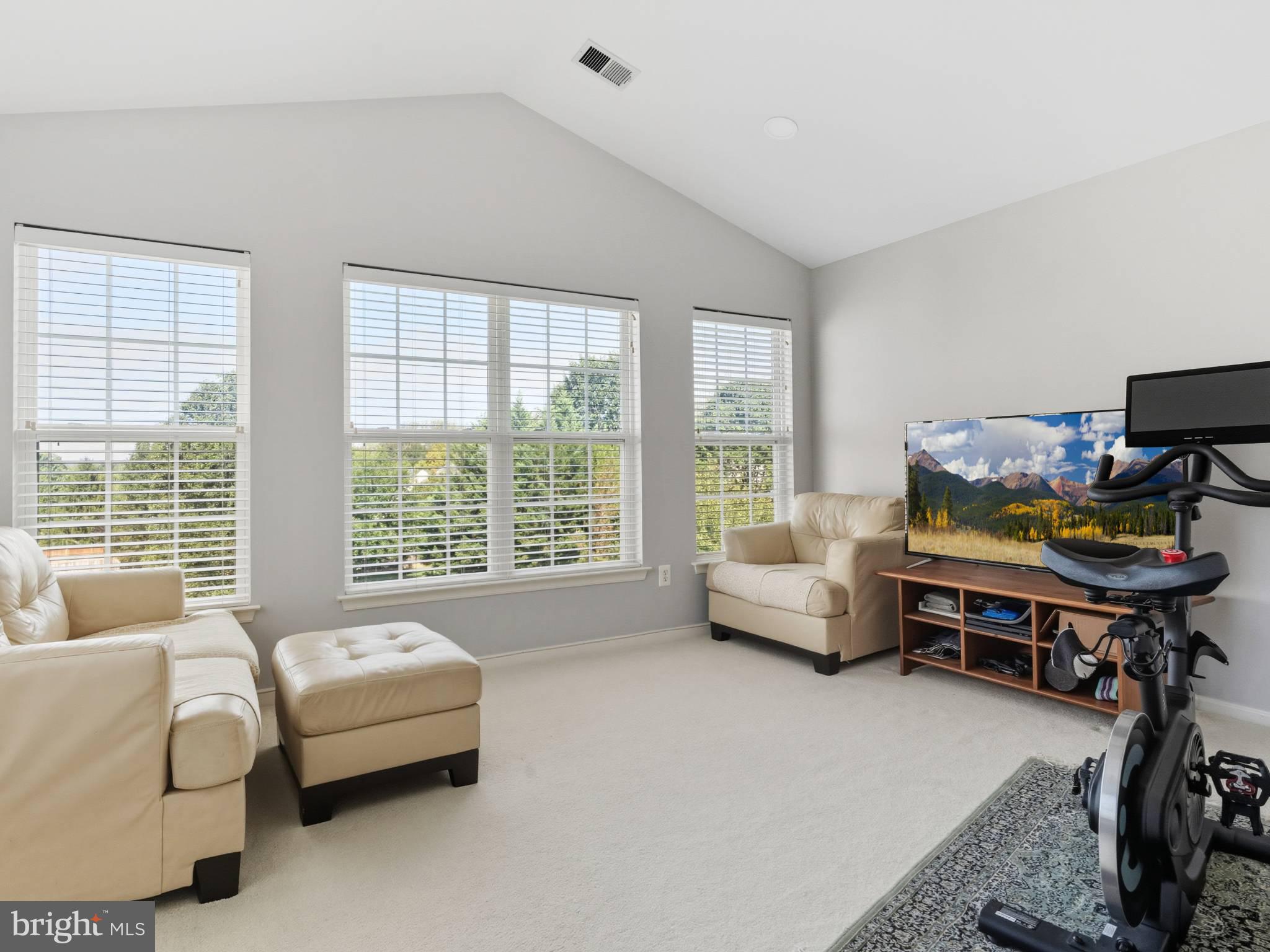 KINGS CROSSING - Residential Lease