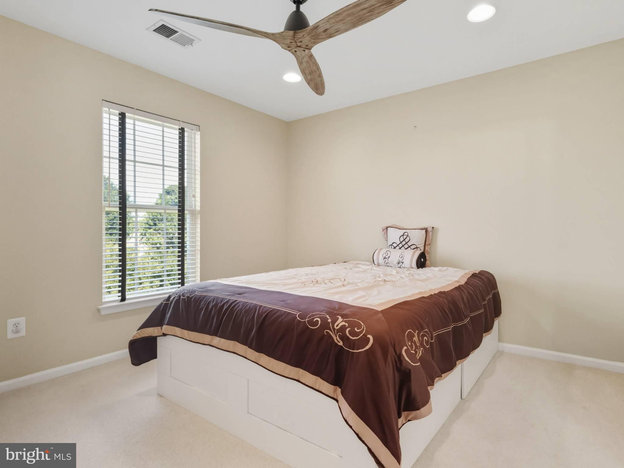 KINGS CROSSING - Residential Lease