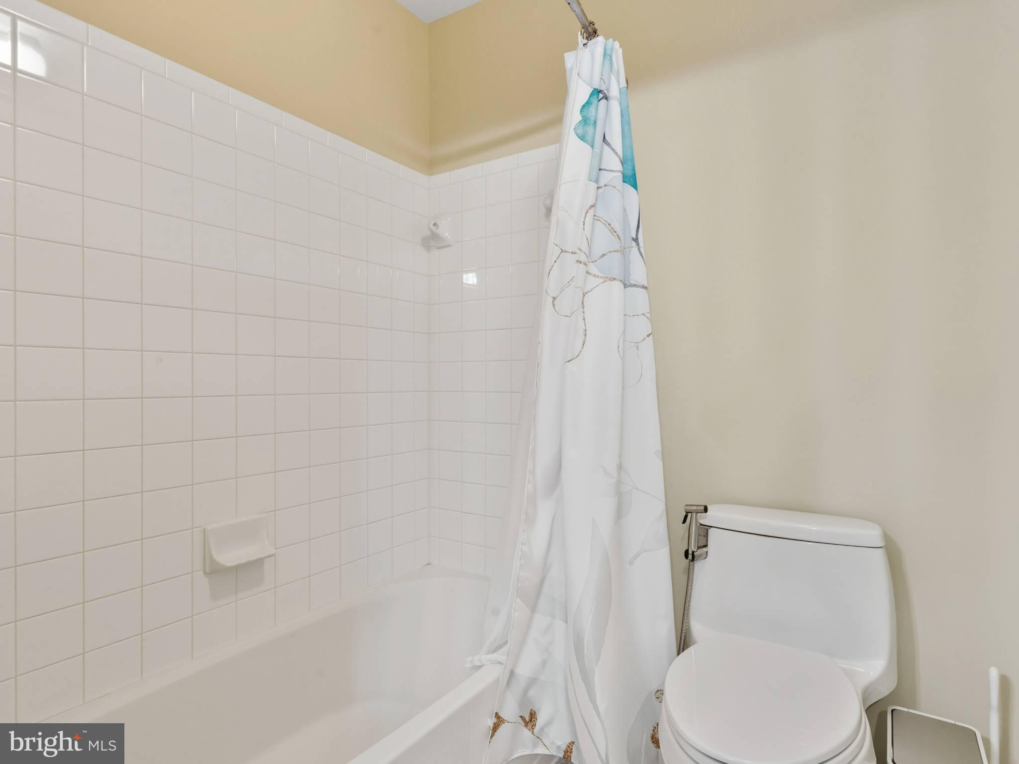 KINGS CROSSING - Residential Lease