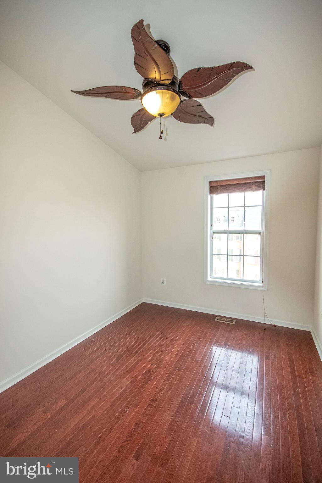 LOUDOUN VALLEY ESTATES 2 - Residential Lease