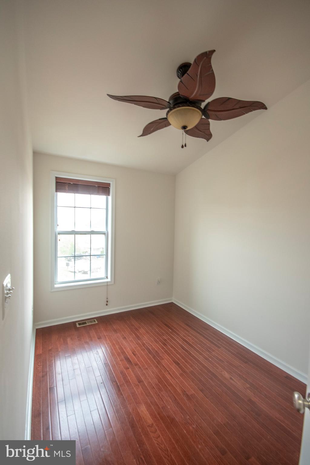 LOUDOUN VALLEY ESTATES 2 - Residential Lease