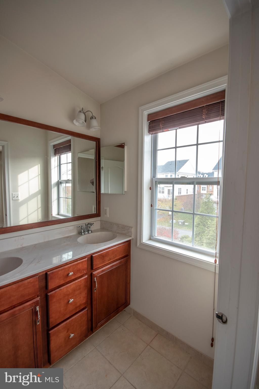 LOUDOUN VALLEY ESTATES 2 - Residential Lease