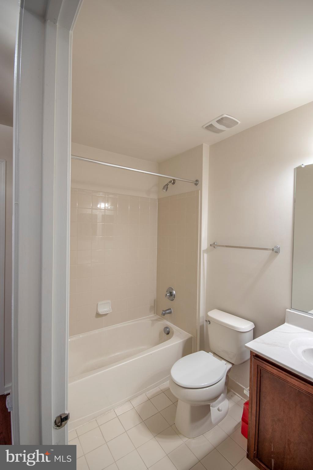 LOUDOUN VALLEY ESTATES 2 - Residential Lease