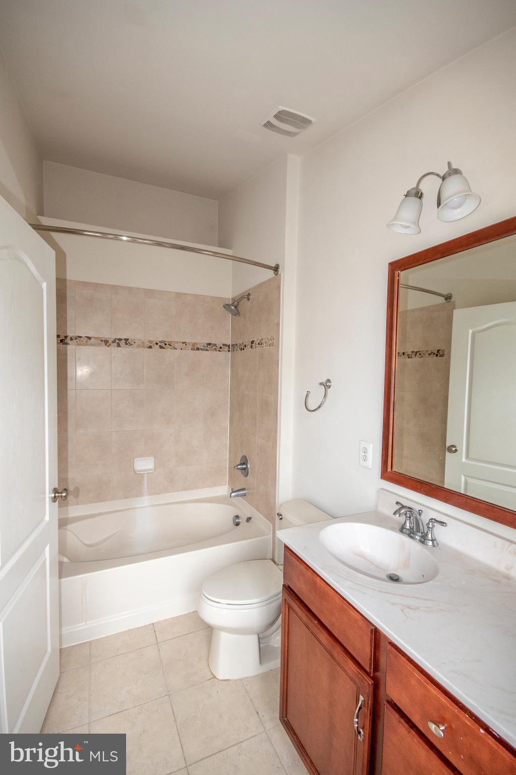 LOUDOUN VALLEY ESTATES 2 - Residential Lease