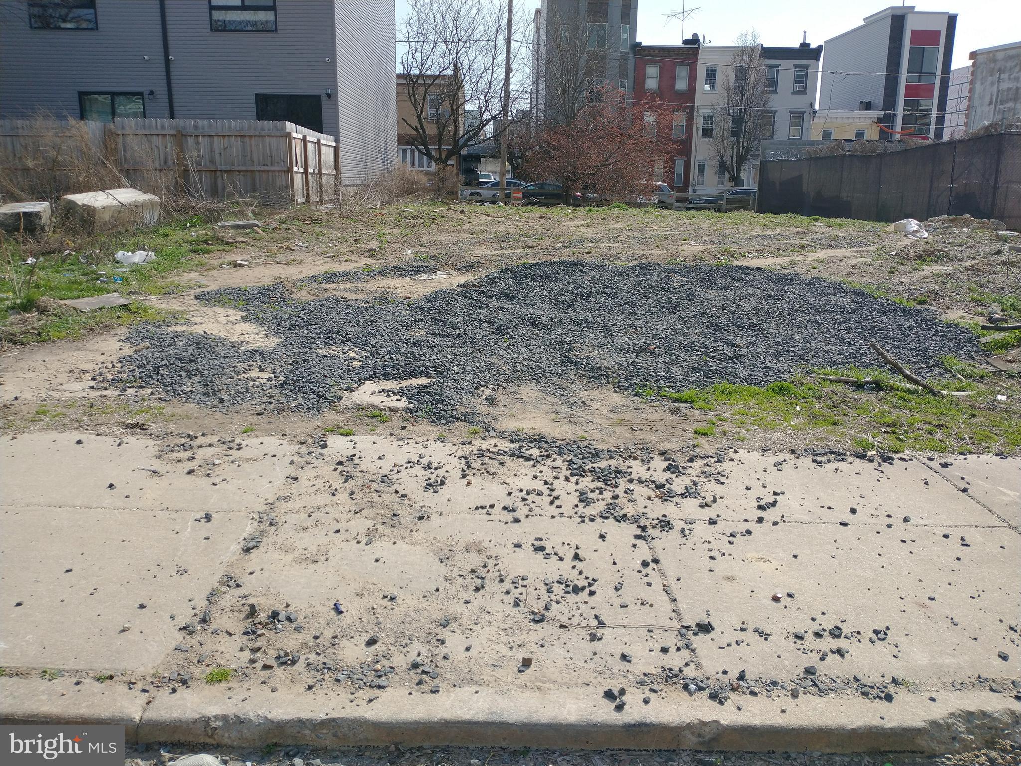 WEST KENSINGTON - Land