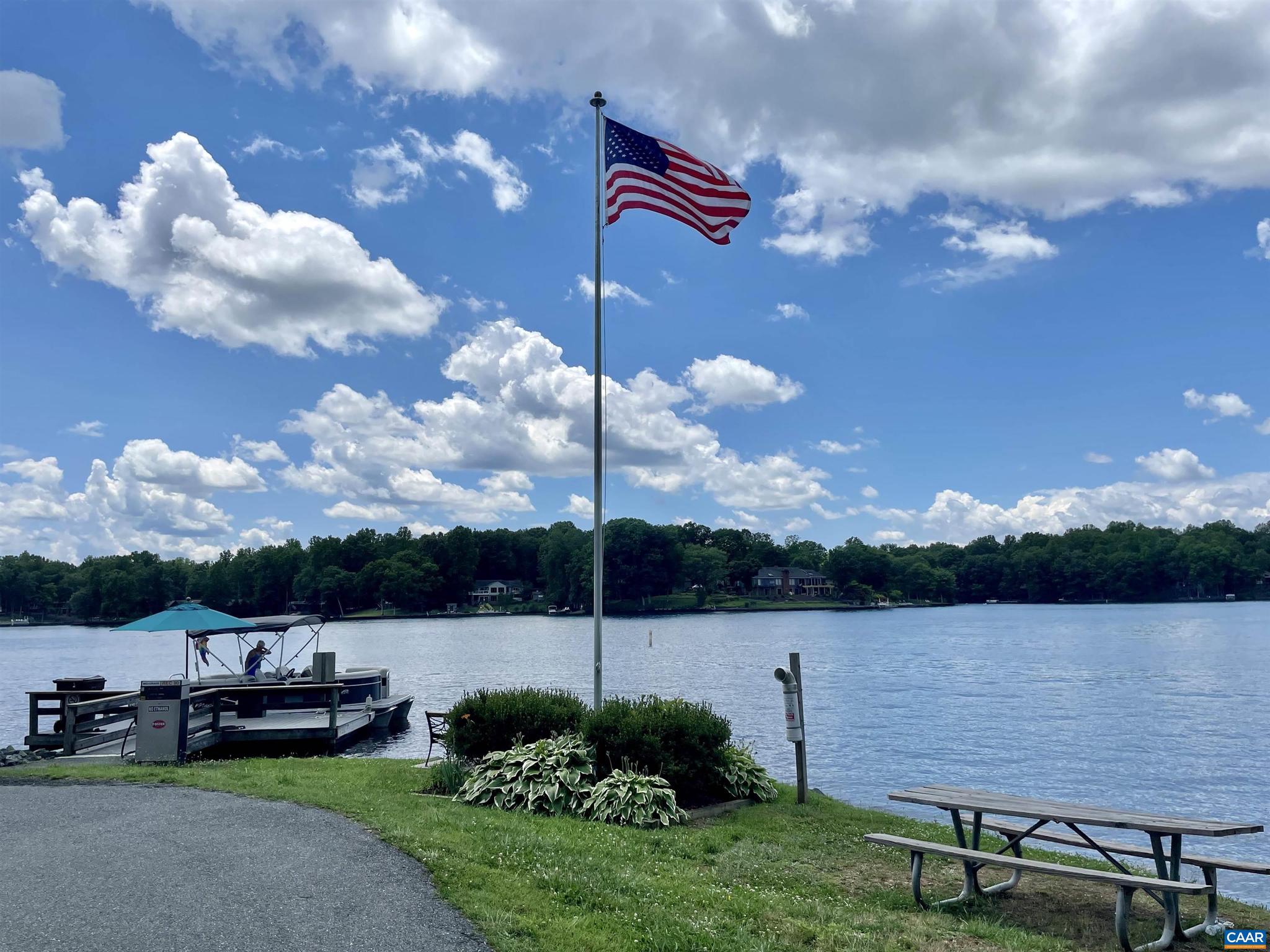 LAKE MONTICELLO - Residential