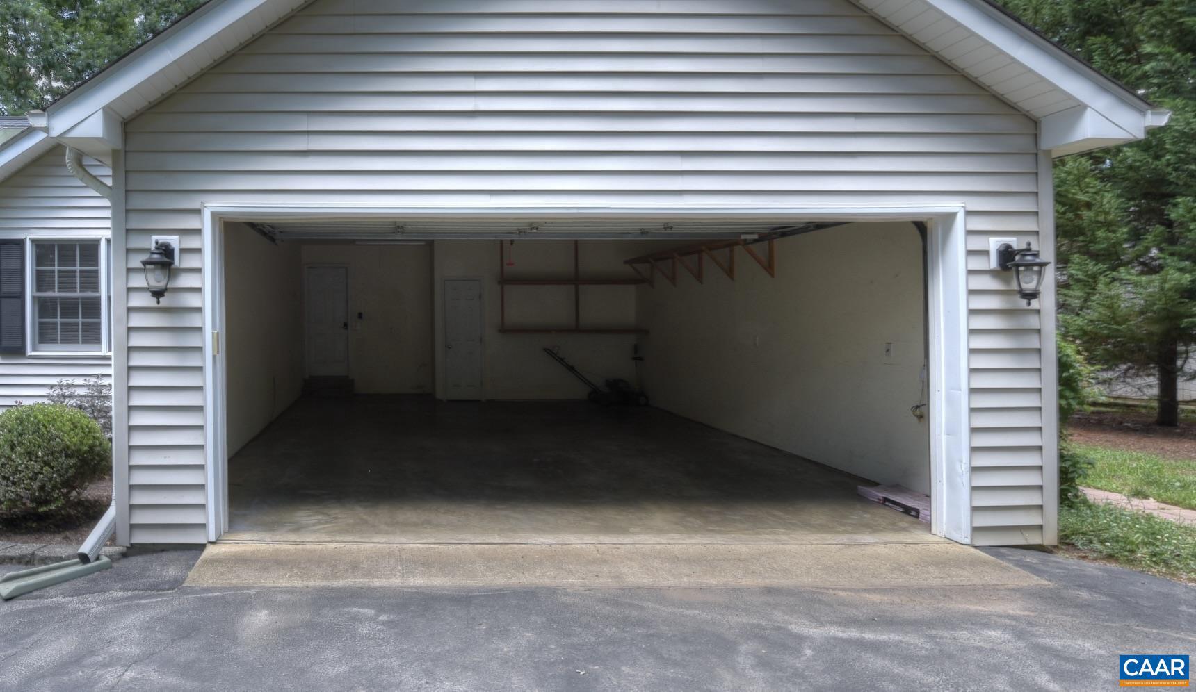 LAKE MONTICELLO - Residential