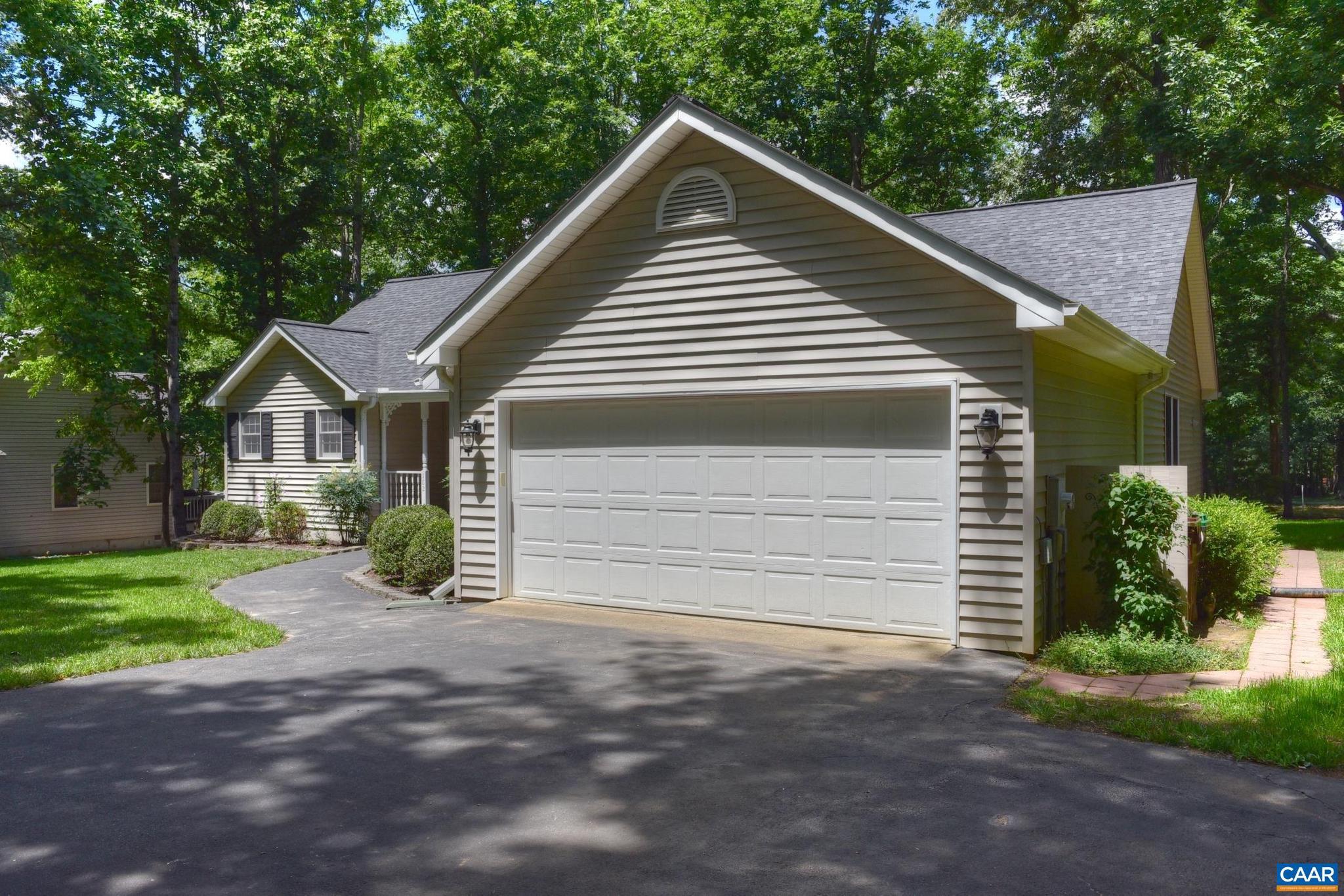 LAKE MONTICELLO - Residential