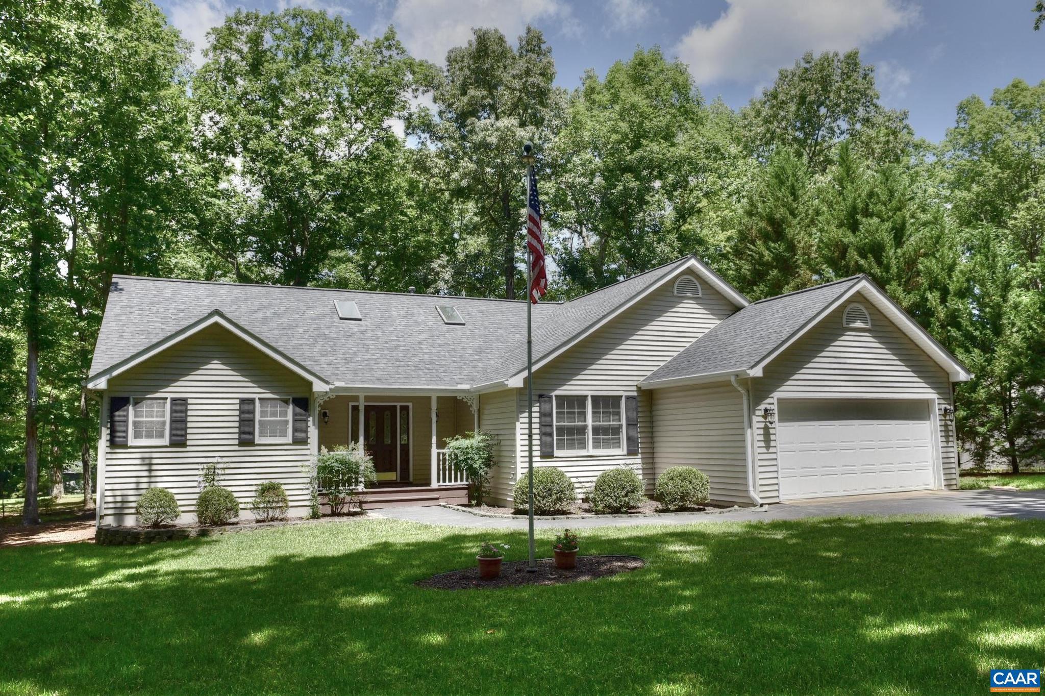 LAKE MONTICELLO - Residential