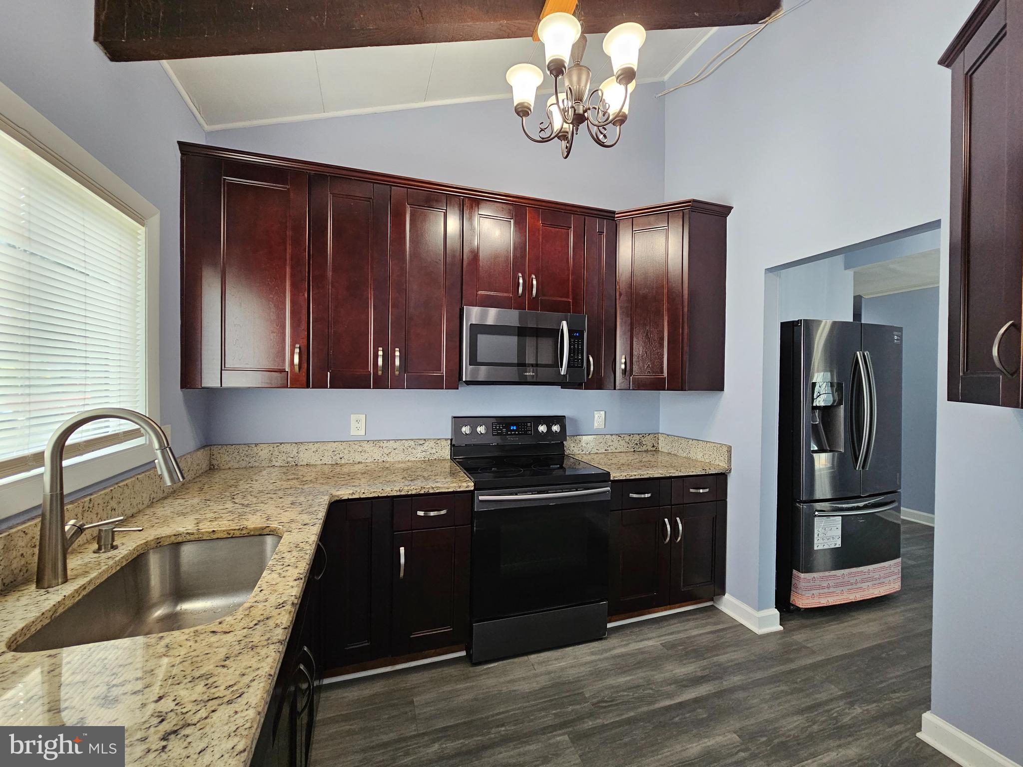 LONDON TOWNE - Residential