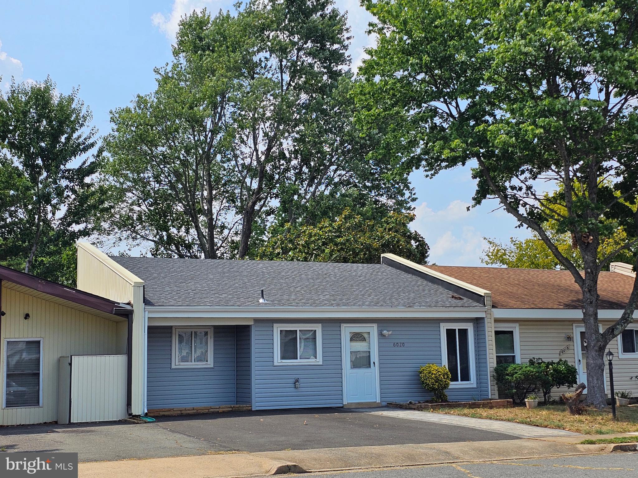 LONDON TOWNE - Residential