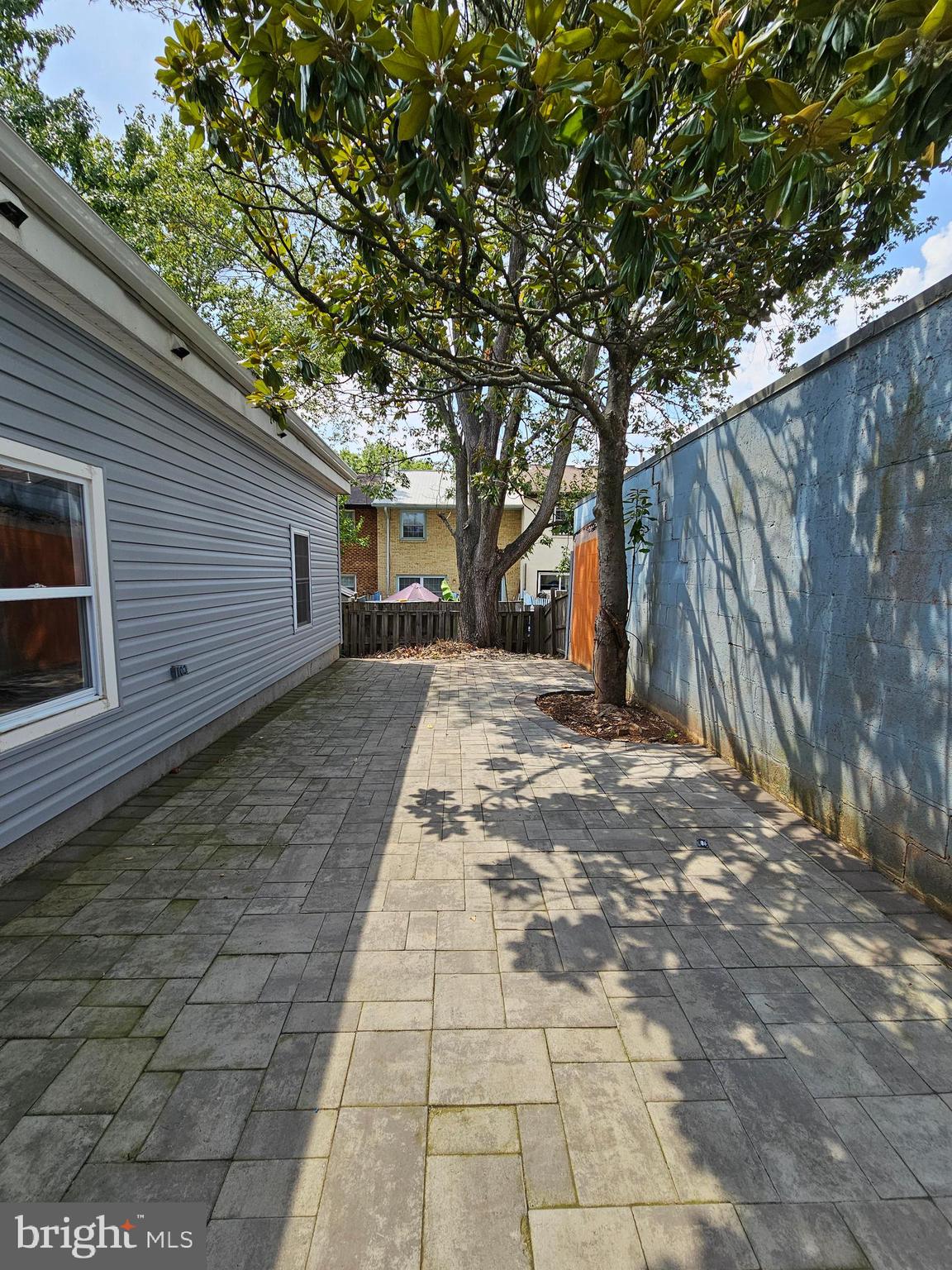 LONDON TOWNE - Residential