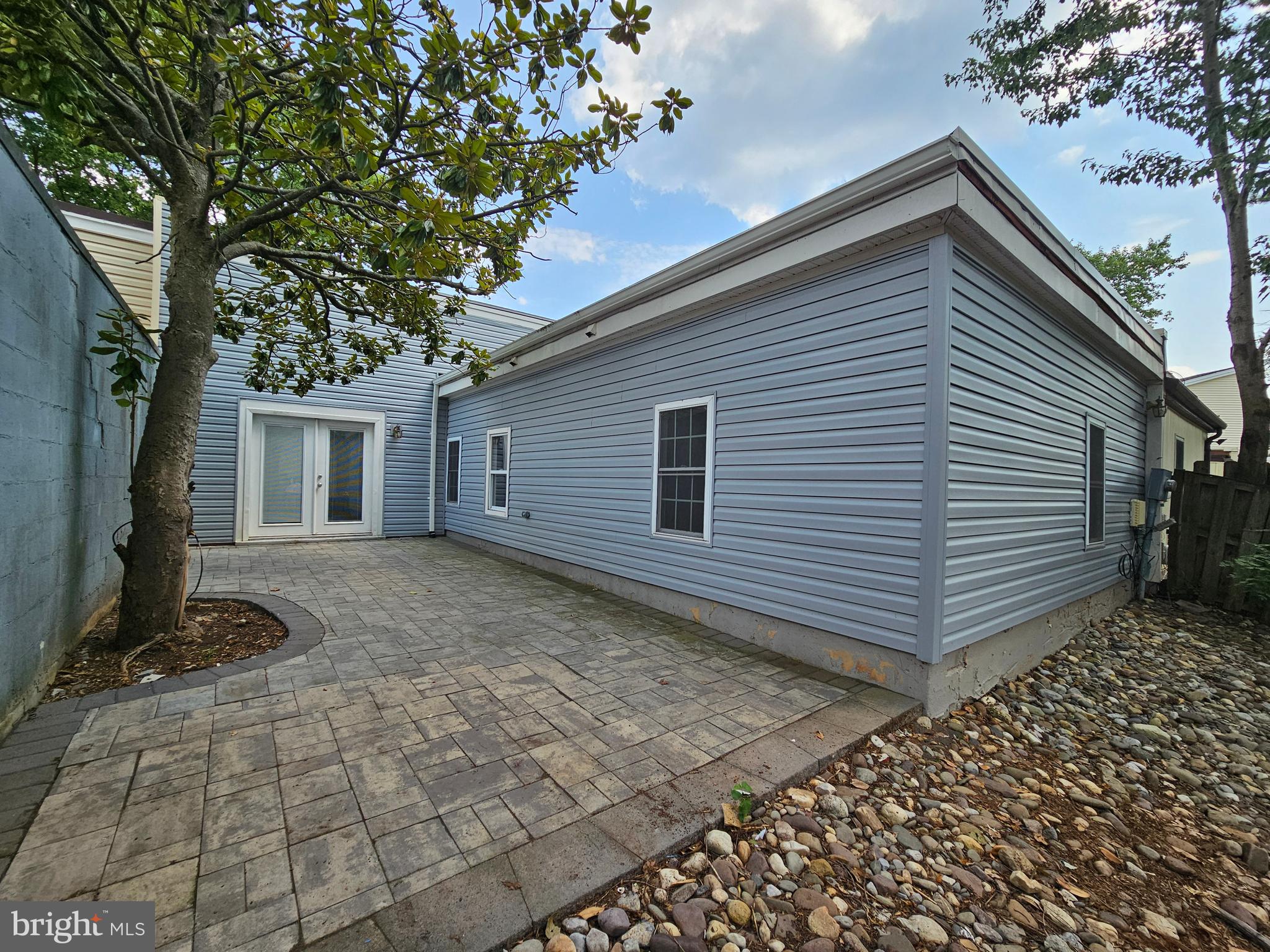 LONDON TOWNE - Residential