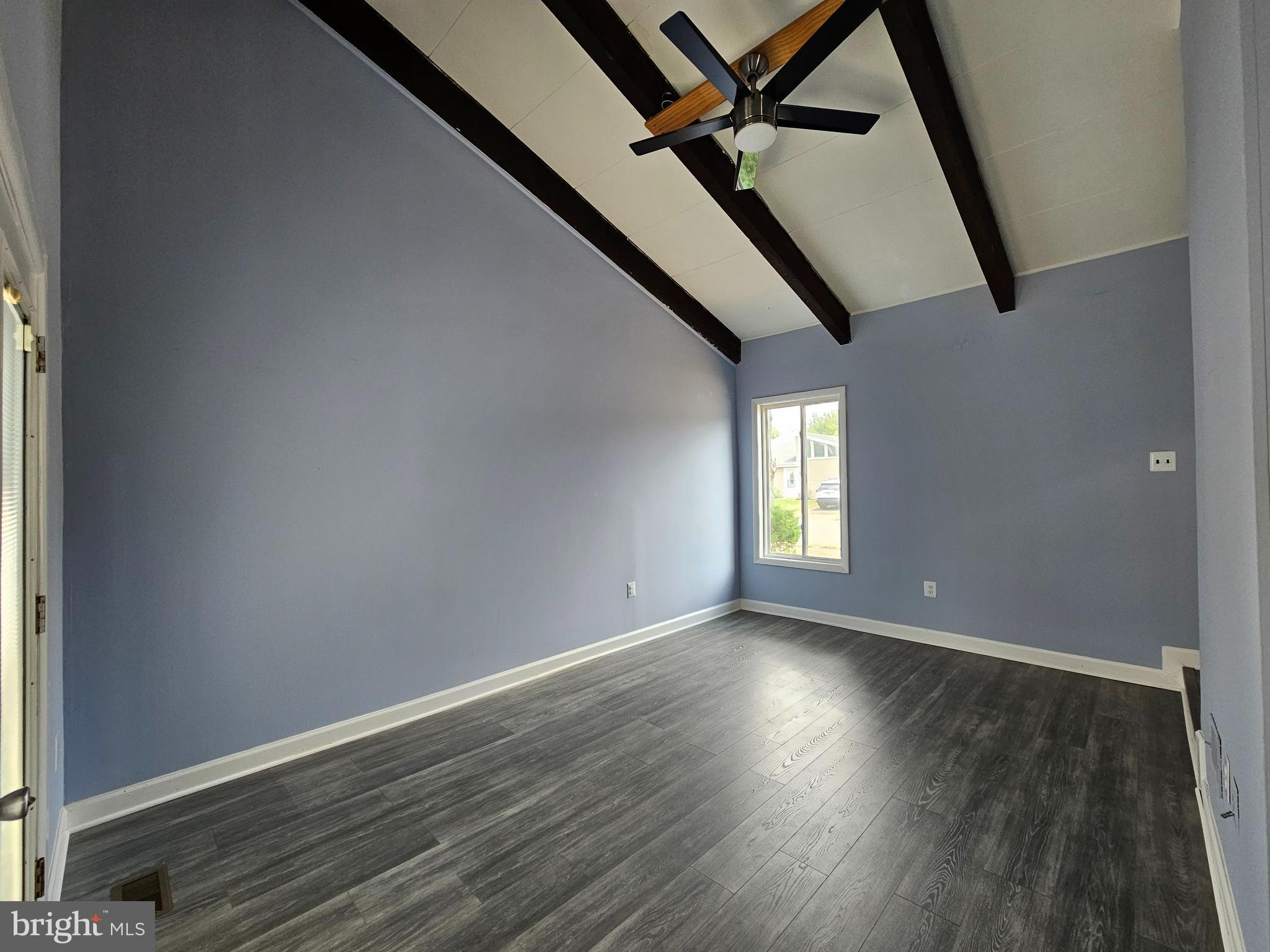 LONDON TOWNE - Residential