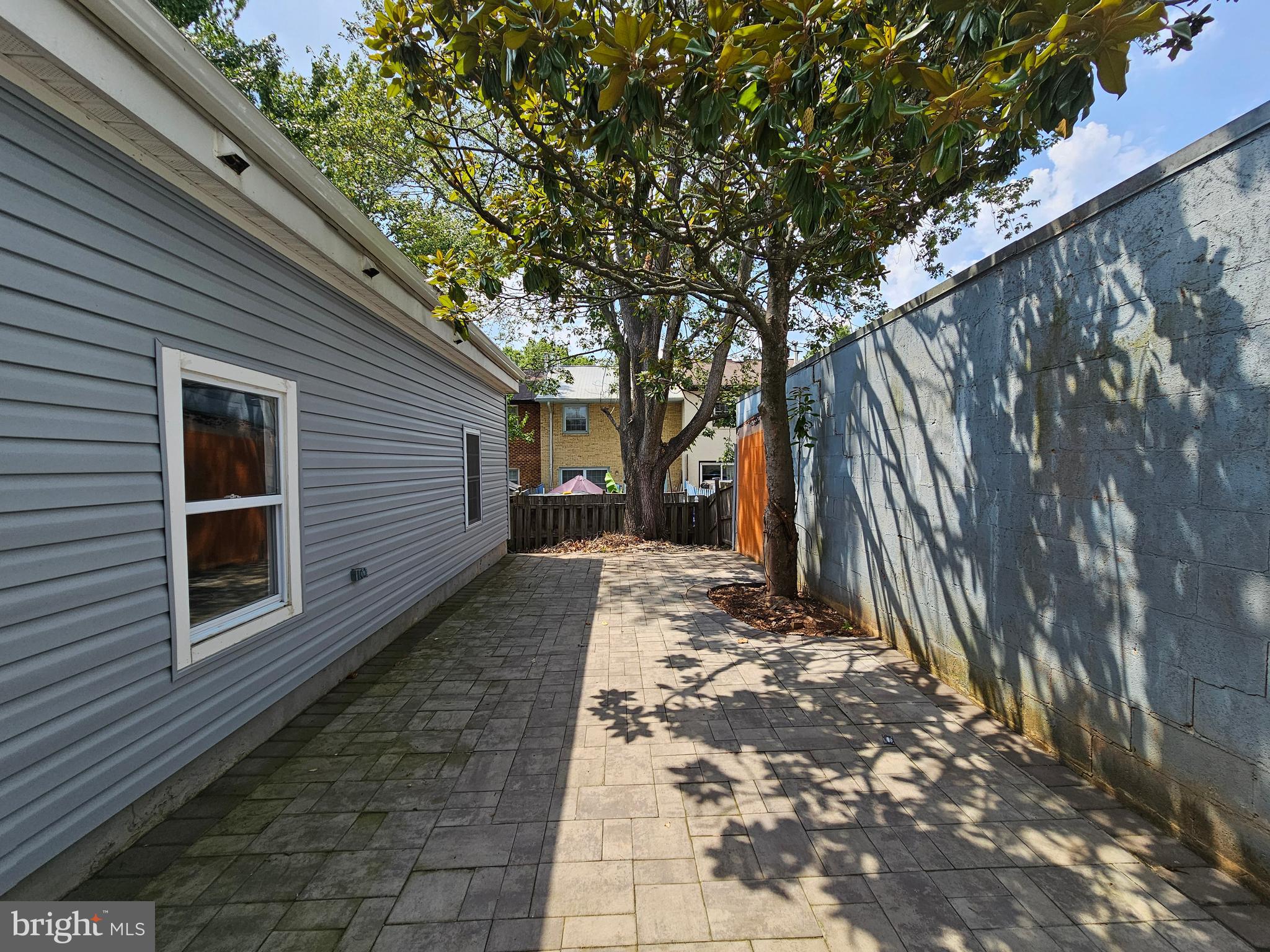 LONDON TOWNE - Residential