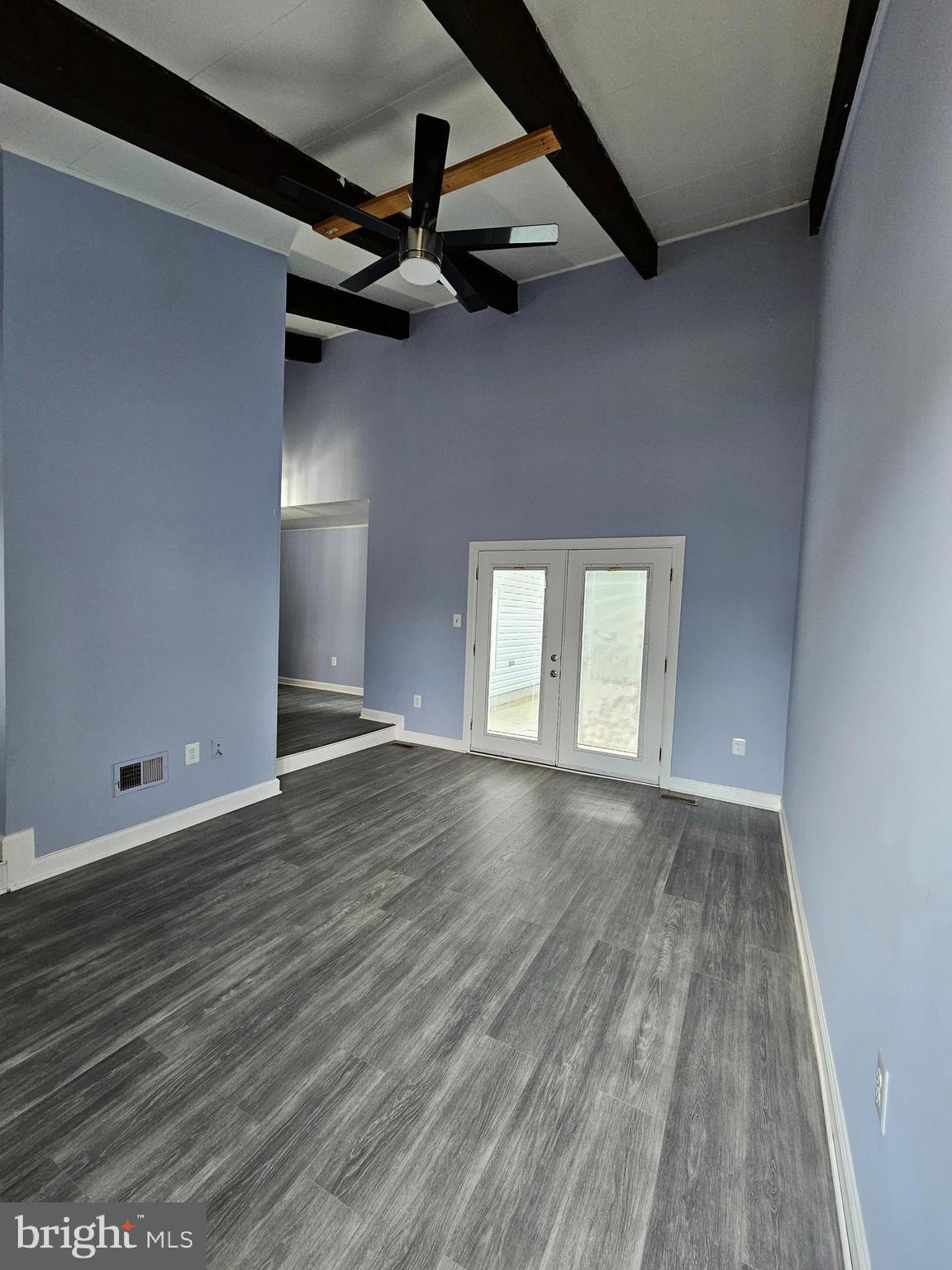 LONDON TOWNE - Residential