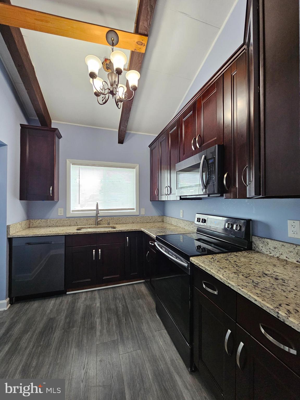 LONDON TOWNE - Residential