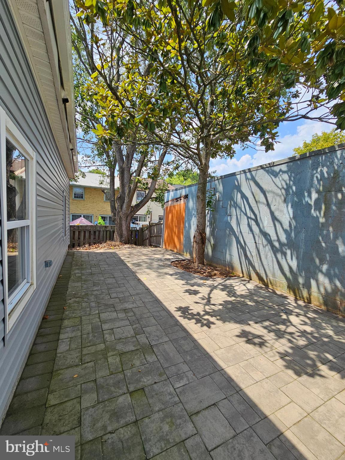 LONDON TOWNE - Residential