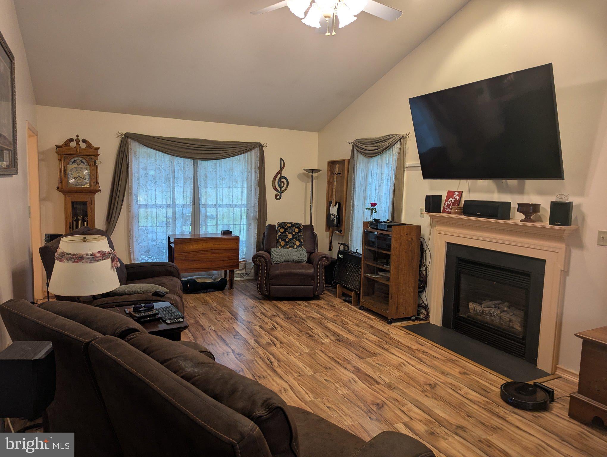 180 N BLACKBERRY LANE