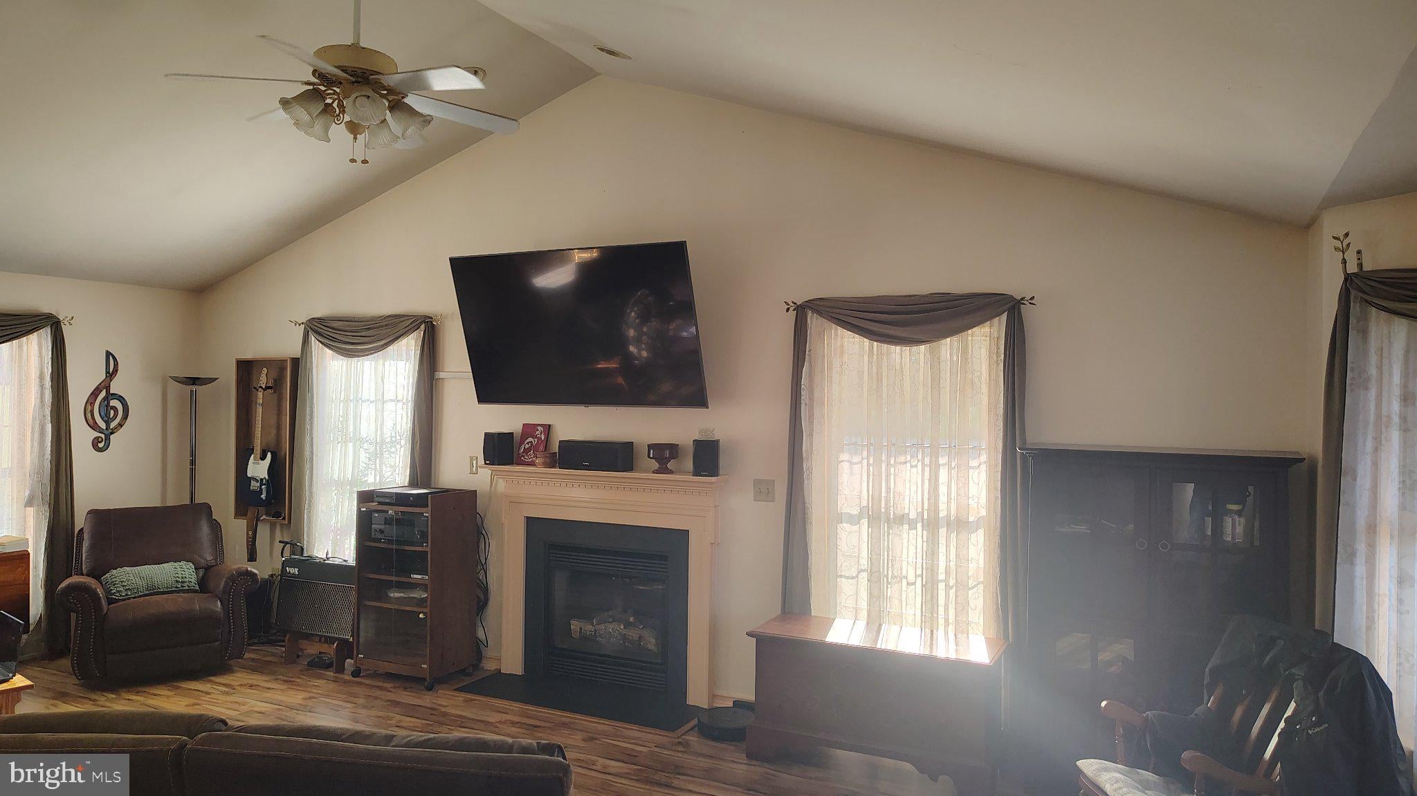180 N BLACKBERRY LANE
