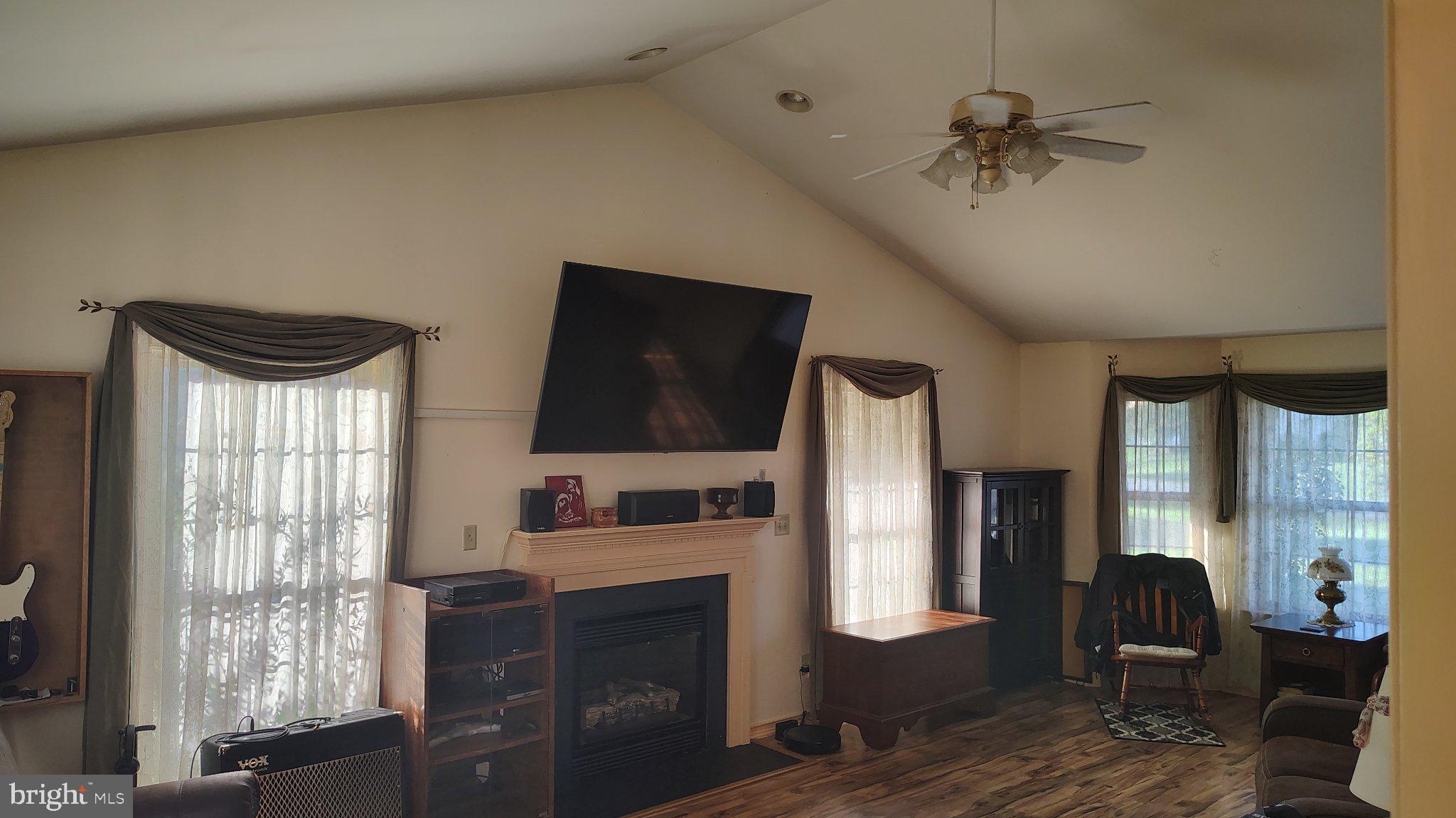 180 N BLACKBERRY LANE
