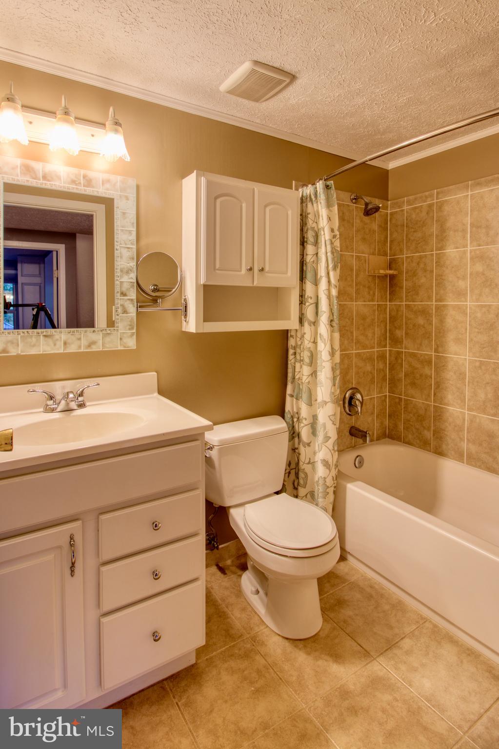 COUNTRY CLUB/LAKE MONTCLAIR - Residential Lease